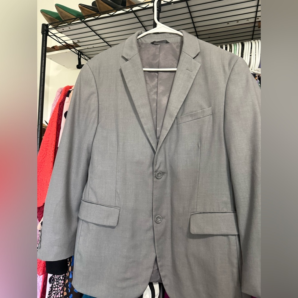 Elegant Men's Gray Blazer